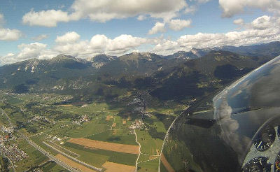 Der Flugplatz Lecse am Fuße der Julischen Alpen