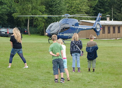 Der Bundesgrenzschutz mit seinen Hubschraubern beim Flugplatzfest in Eudenbach