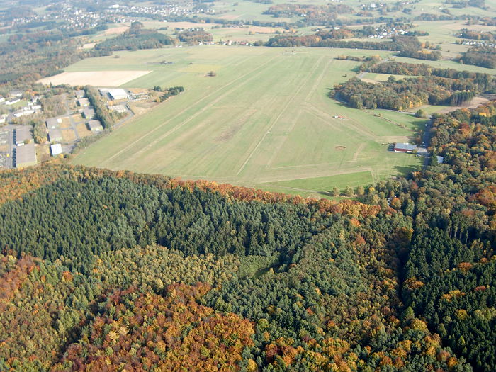 Luftbild, Herbst, Goldener Oktober am Flugplatz Eudenbach